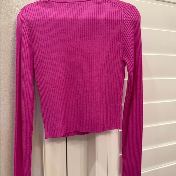 Ganni Ribbed V-Neck Cardigan in Magenta Pink. Wool. Size S - Picture 4 of 4